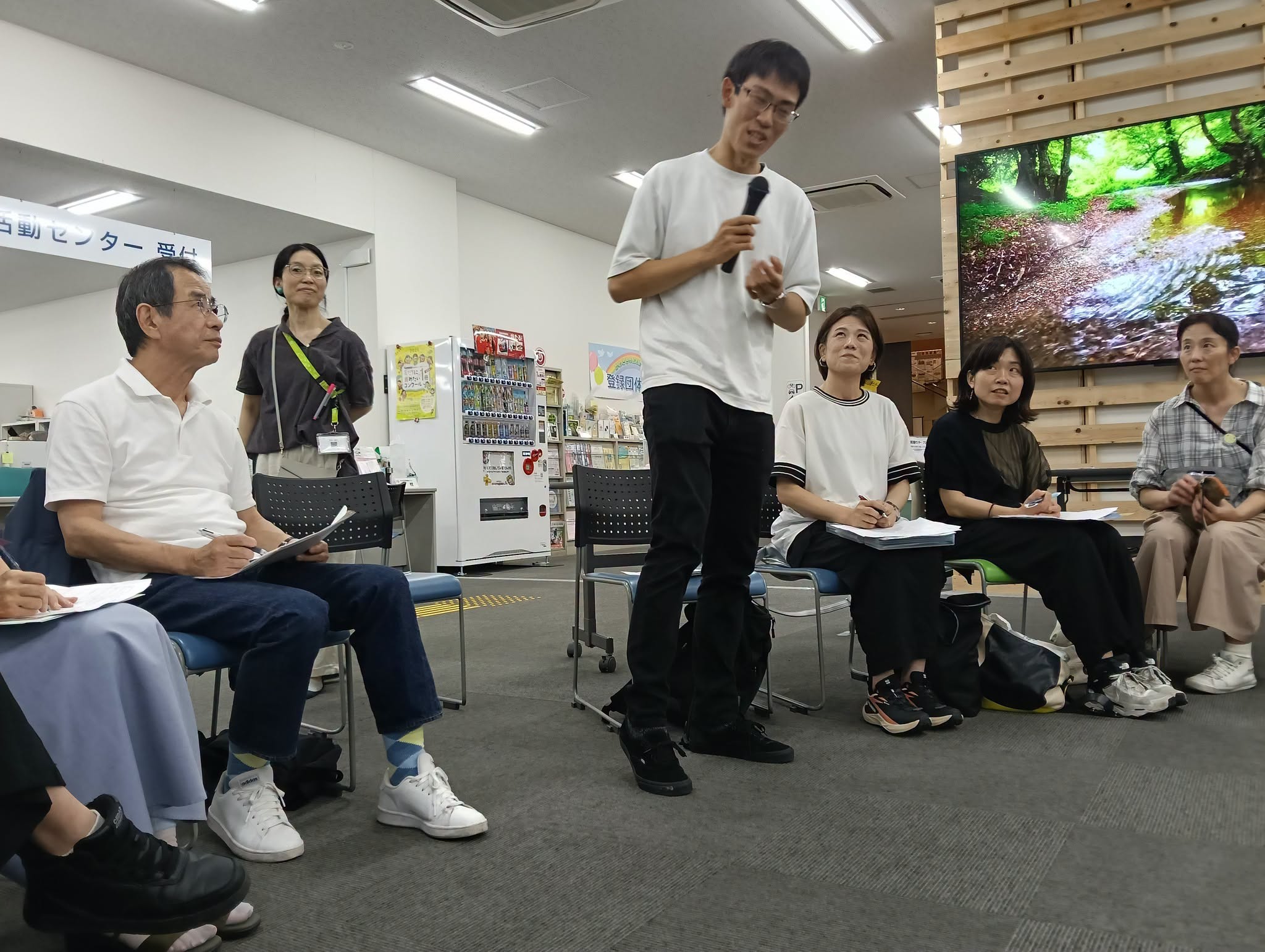 かわさき市民活動センターでの交流会のようす
