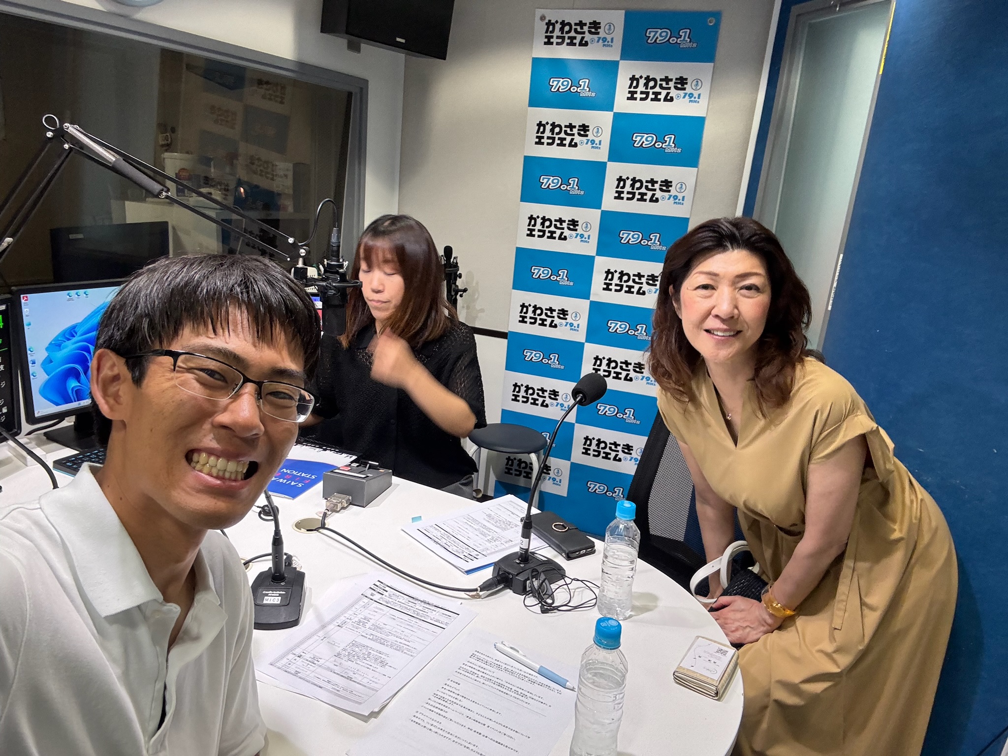 かわさきFMのスタジオでのようす
