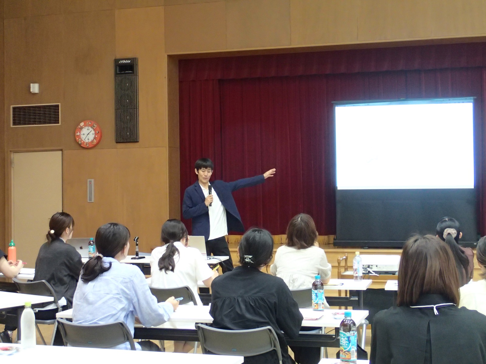 晃華学園マリアの園幼稚園での講話のようす